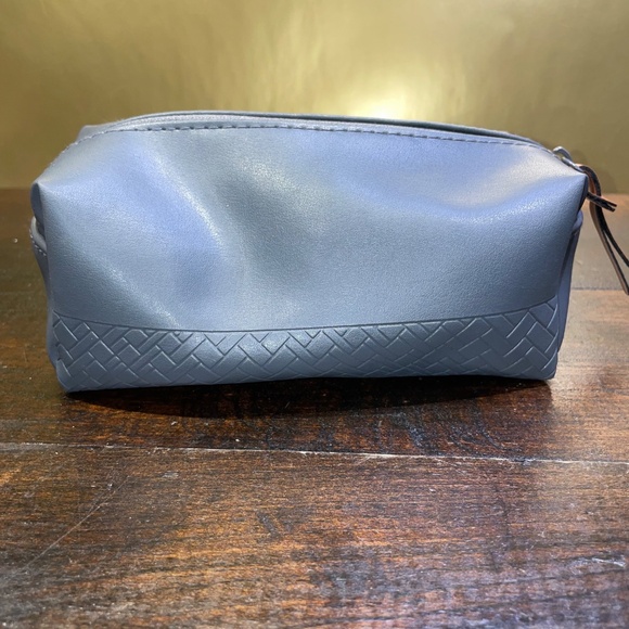 American Airlines Cole‎ Haan Toiletry Case Gray - Picture 3 of 8